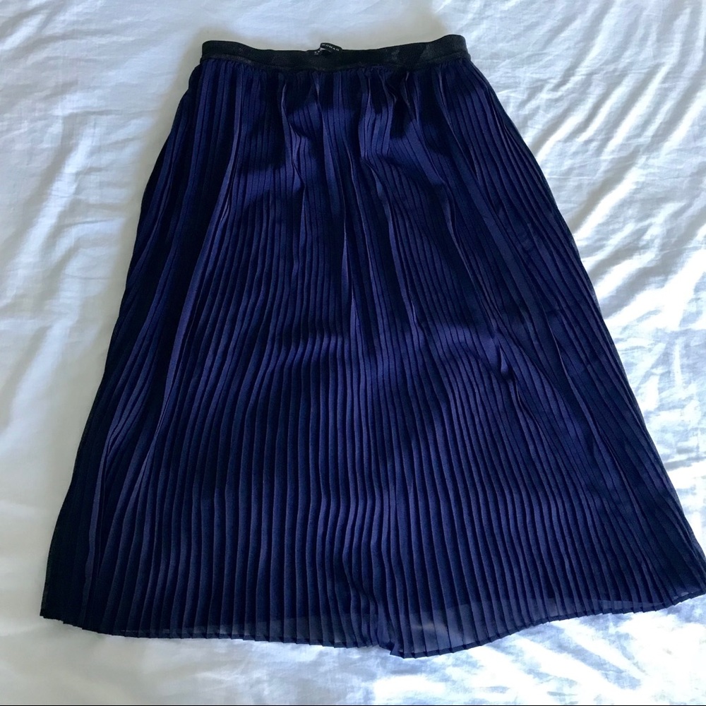 SOLD Zara navy pleated midi skirt